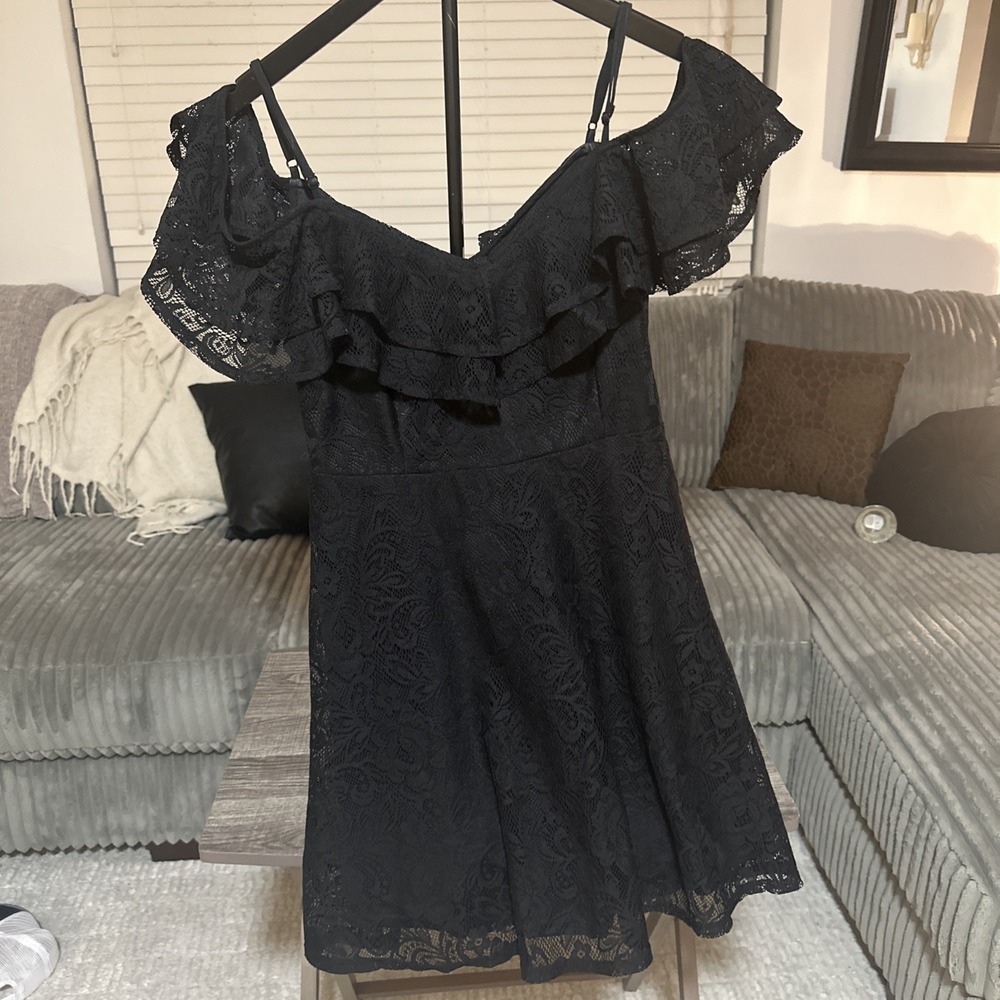 Flying Tomato Black Dress Lace Cold Shoulder A-Line Mini Size M Medium Zipper